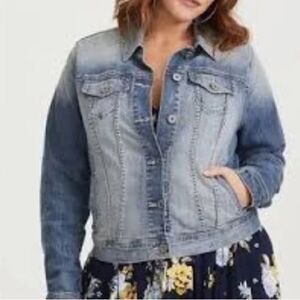 Torrid light acid wash‎ button front jean jacket